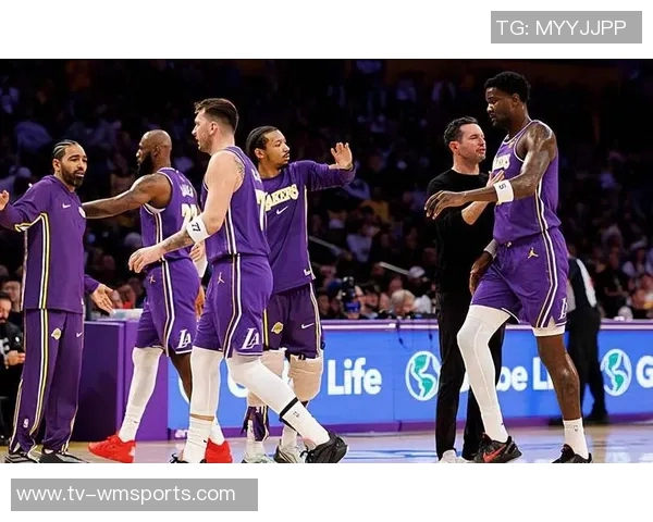 湖人对艾顿的长期中锋地位持保留态度分析